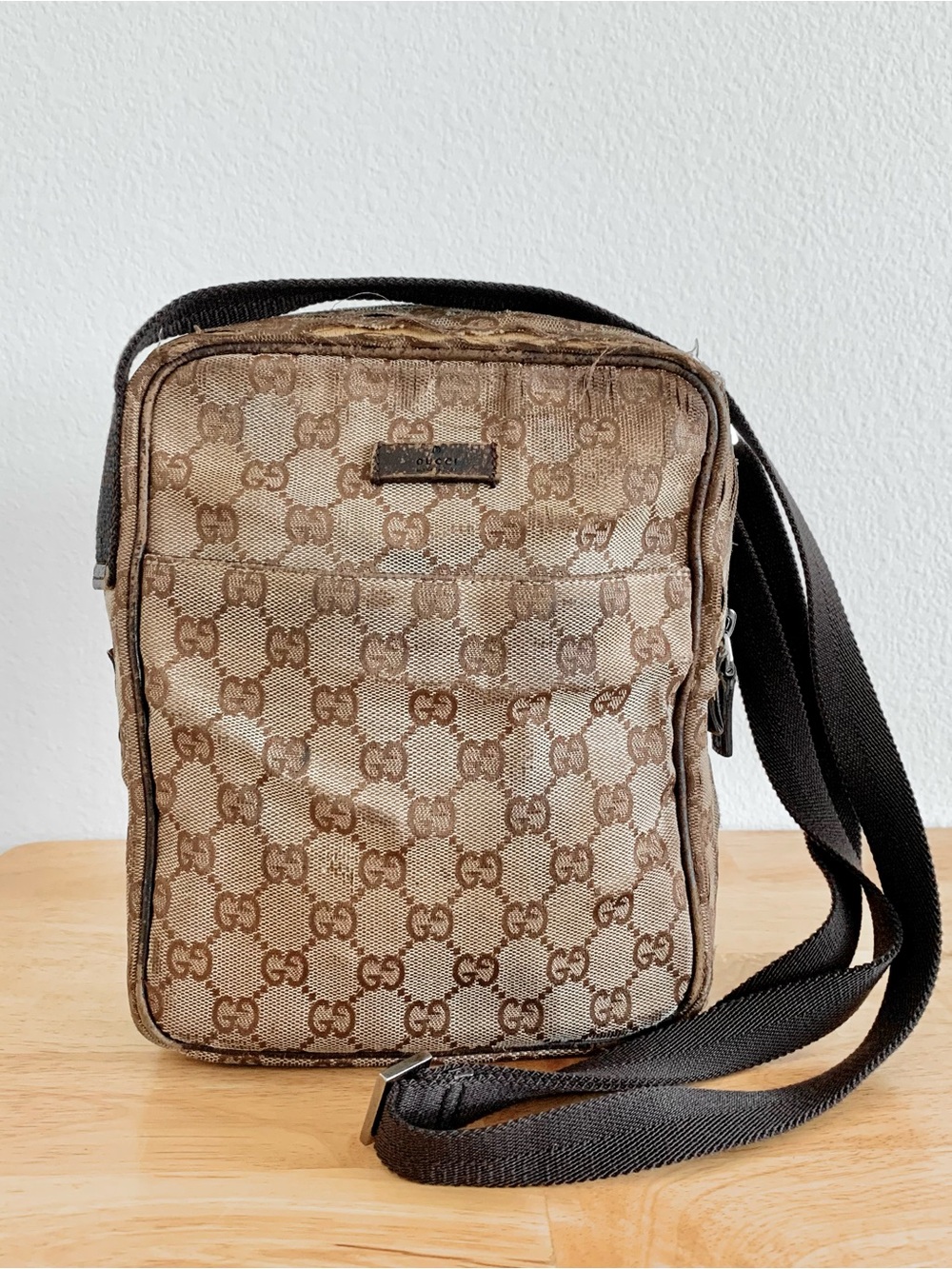 Authentic Vintage Gucci GG Canvas Crossbody Bag Style 122759